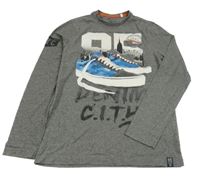 Tmavošedé melírované triko s teniskami a číslem C&A