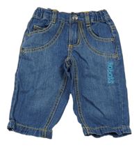 Modré rifle s nápisem