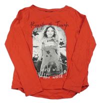 Červené triko s dívkou Page one young