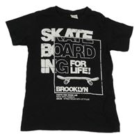 Černé tričko s nápisem Chapter Young