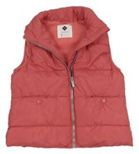 Jahodová prošívaná šusťáková zateplená vesta s ukrývací kapucí TEX