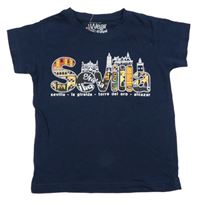 Tmavomodré tričko s nápisem a budovami