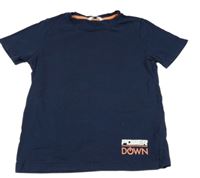 Tmavomodré tričko s nápisem M&S