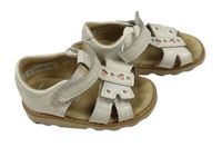Bílé kožené lakované sandály se srdíčky Clarks vel. 20,5
