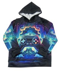 Černo-barevná mikina s ovladačem a kapucí 