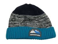 Tmavomodro-modro-melírovaná čepice s nášivkou Yigga