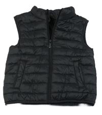 Černá zateplená šusťáková vesta