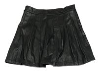 Černá koženková skládaná sukně