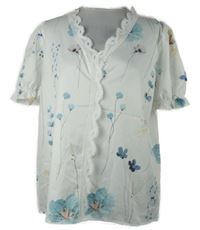 Dámská bílá saténová halenka s květy a krajkou 