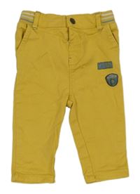 Žluté rifle s nášivkami 