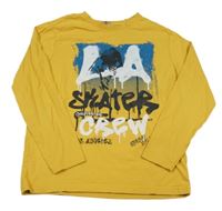 Okrové triko se skateboaedistou Chapter Young