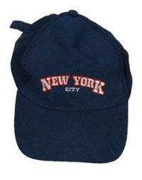 Tmavomodrá manšestrová kšiltovka s nápisem 