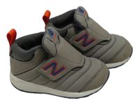 Šedé textilno/koženkové teplé botasky s logem new balance vel. 25