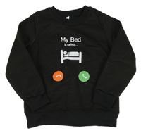 Černá teplá mikina s potiskem postele a tlačítek se sluchátky