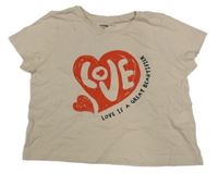 Béžové crop tričko se srdíčky a nápisy sinsay