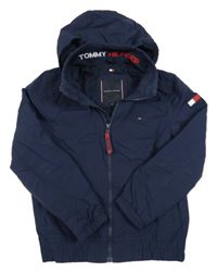 Tmavomodrý šusťákový jarní bomber s ukrývací kapucí TOMMY HILFIGER