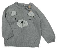 Šedý svetr s medvědem tu
