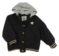 Černý prošívaný šusťákový zateplený bomber s hvězdičkou a pruhy a kapucí F&F