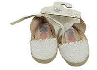 Bílé espadrilky/capáčky s květy PRIMARK vel. 17-18