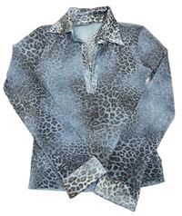 Modrá šifonová crop halenka s leopardím vzorem a límečkem 
