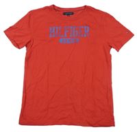 Červené tričko s nápisem Tommy Hilfiger