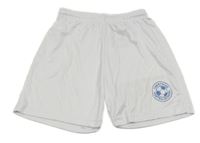 Bílé sportovní kraťasy s nápisem 