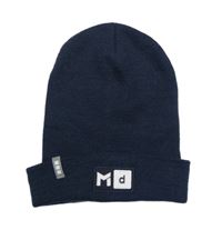 Tmavomodrá pletená čepice s výšivkou 