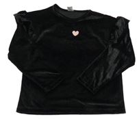 Černé sametové triko se srdcem a volánky