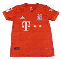 Červeno-bílý dres s výšivkami a nápisy FC Bayern München Adidas