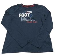 Tmavomodré triko s nápisy 