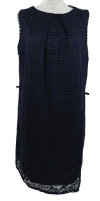 Nové - Dámské tmavomodré krajkové šaty Atmosphere