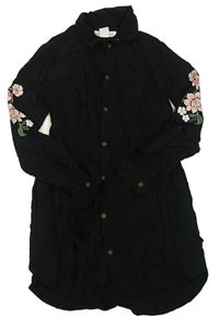 Černé košilové propínací šaty s páskem a květy H&M
