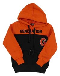 Černo-tmavooranžová teplá mikina s písmenkem a nápisem a kapucí 