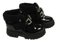 Černé lakované koženkové kotníčkové teplé boty s přezkou/motýlkem vel. 25