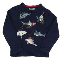 Tmavomodrý svetr se žraloky 