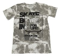 Šedo-bílé batikované melírované tričko s nápisy a skateboardem Chapter young