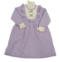 Světlefialovo-smetanové svetrové šaty s mašlemi a volánkem a rolákem