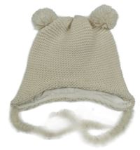 Světlebéžová čepice s bambulemi a třásněmi 