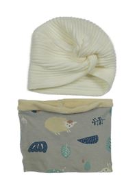 2set - Smetanová pletená čepice + šedý nákrčník s ovečkami