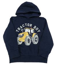 Tmavomodrá mikina s traktorem a nápisem a kapucí C&A