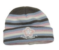 Barevná pruhovaná pletená čepice s květem 