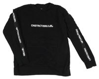 Černá mikina s písmenky a číslem a kapsou a pruhem RIVER ISLAND