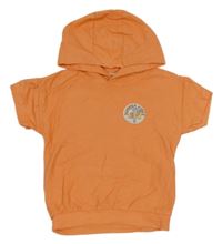 Oranžové tričko s nášivkou a kapucí