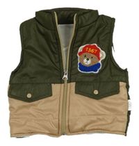 Khaki-béžová šusťáková zateplená vesta s medvědem 