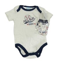 Nové - 2 set - bílé body s nášivkou + rukavice s nápisy 