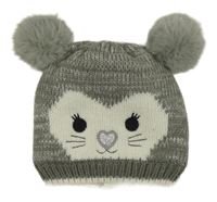 Šedo-bílá čepice s čumákem a bambulemi