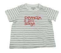 Bílo-tmavomodré pruhované tričko s nápisem Orchestra 