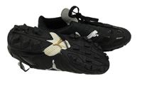 Černo-bílé koženkové kopačky s logem Puma vel. 37