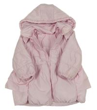 Světlerůžový prošívaný šusťákový zimní kabát s volánky a odepínací kapucí s kanýrkem tutto piccolo