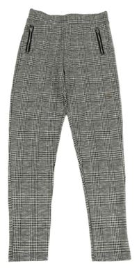 Černo-bílé kostkované tregíny s kapsami F&F